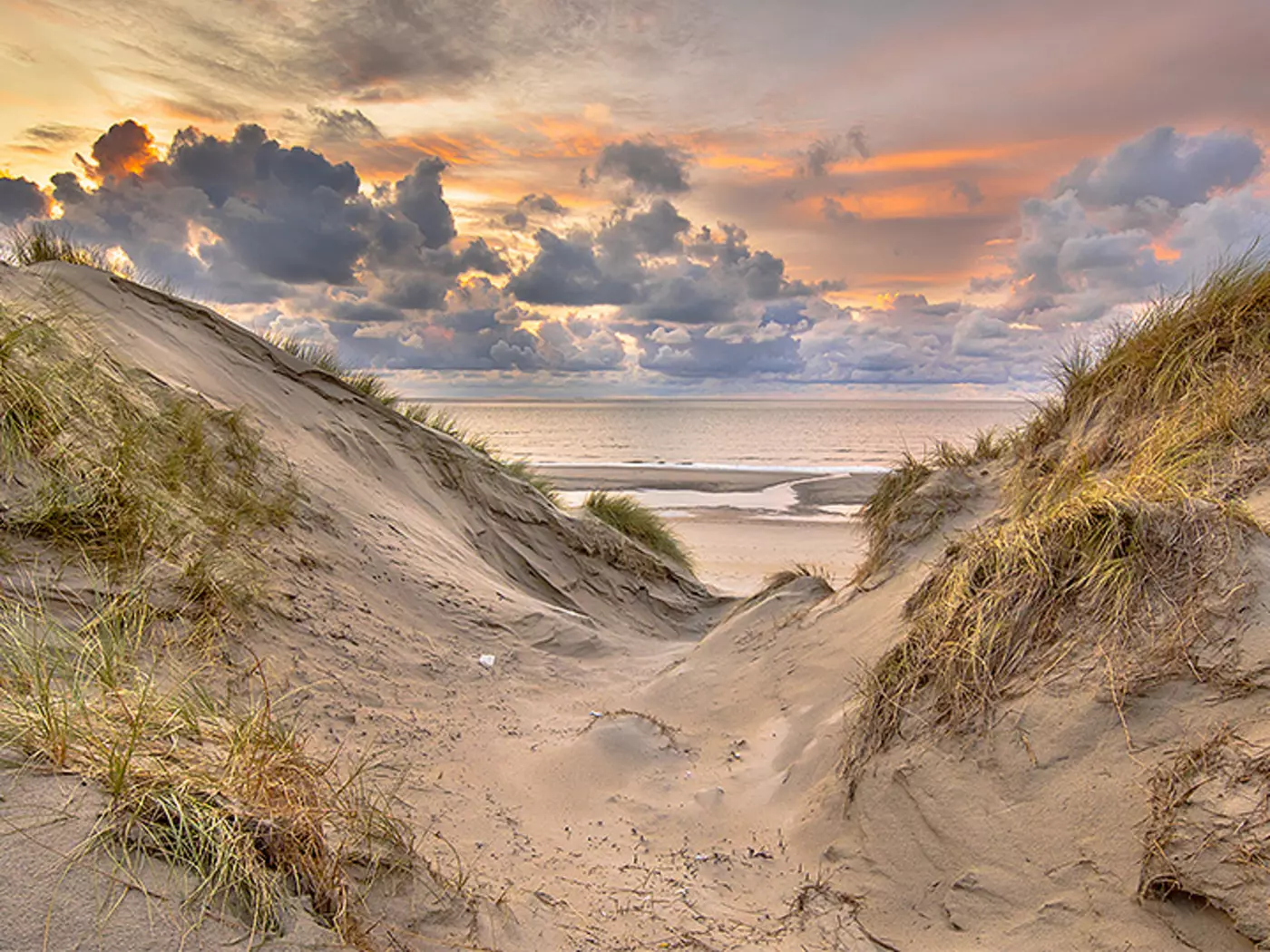 Known for its endless sandy beaches, the Dutch coastline offers unlimited opportunities for water activities