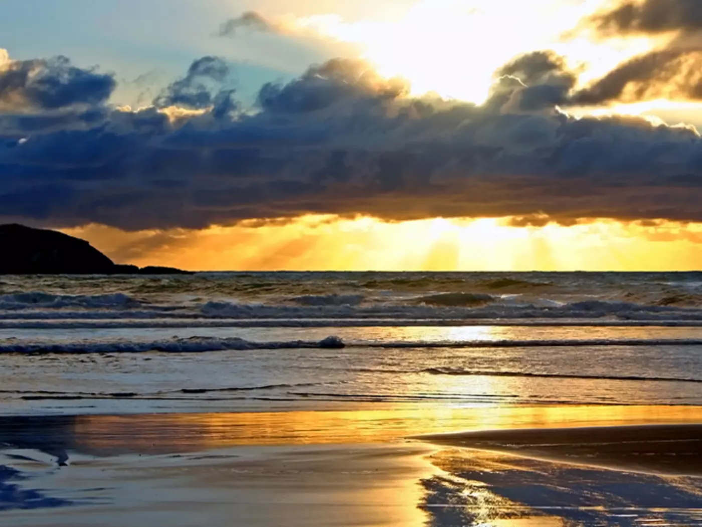 Maori Bay, New Zealand A beautiful sunset at Maori Bay