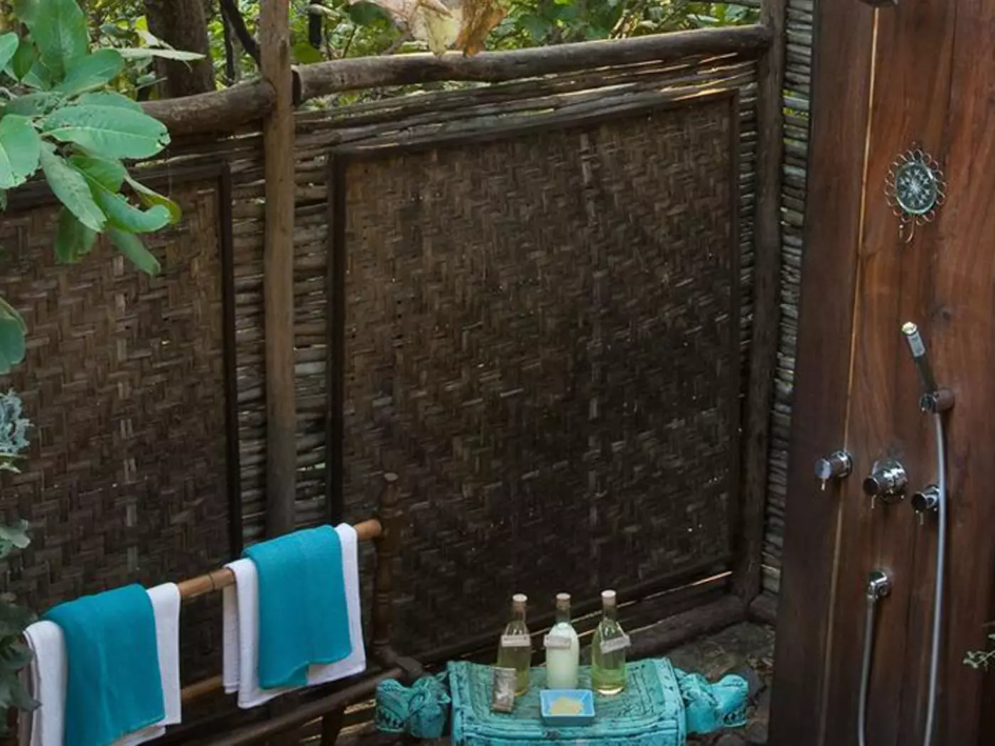 Enjoy waking up to an invigorating outdoor show in Bandhavgarh