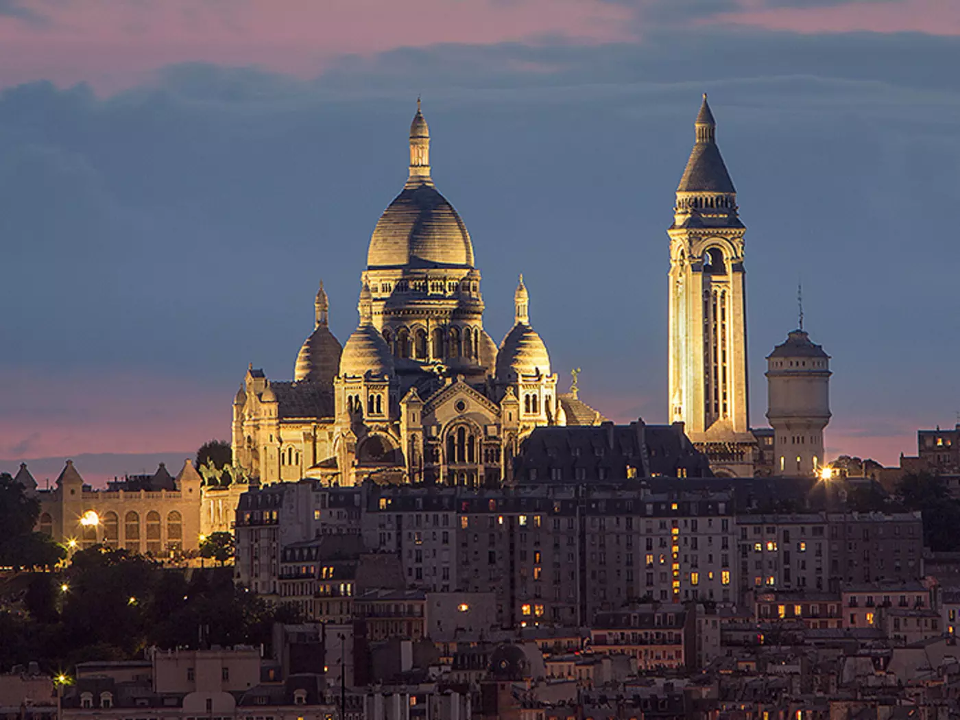 At the top of the famous Montmartre hill in the 18th arrondissement, Sacré-Coeur is one the jewels of Paris