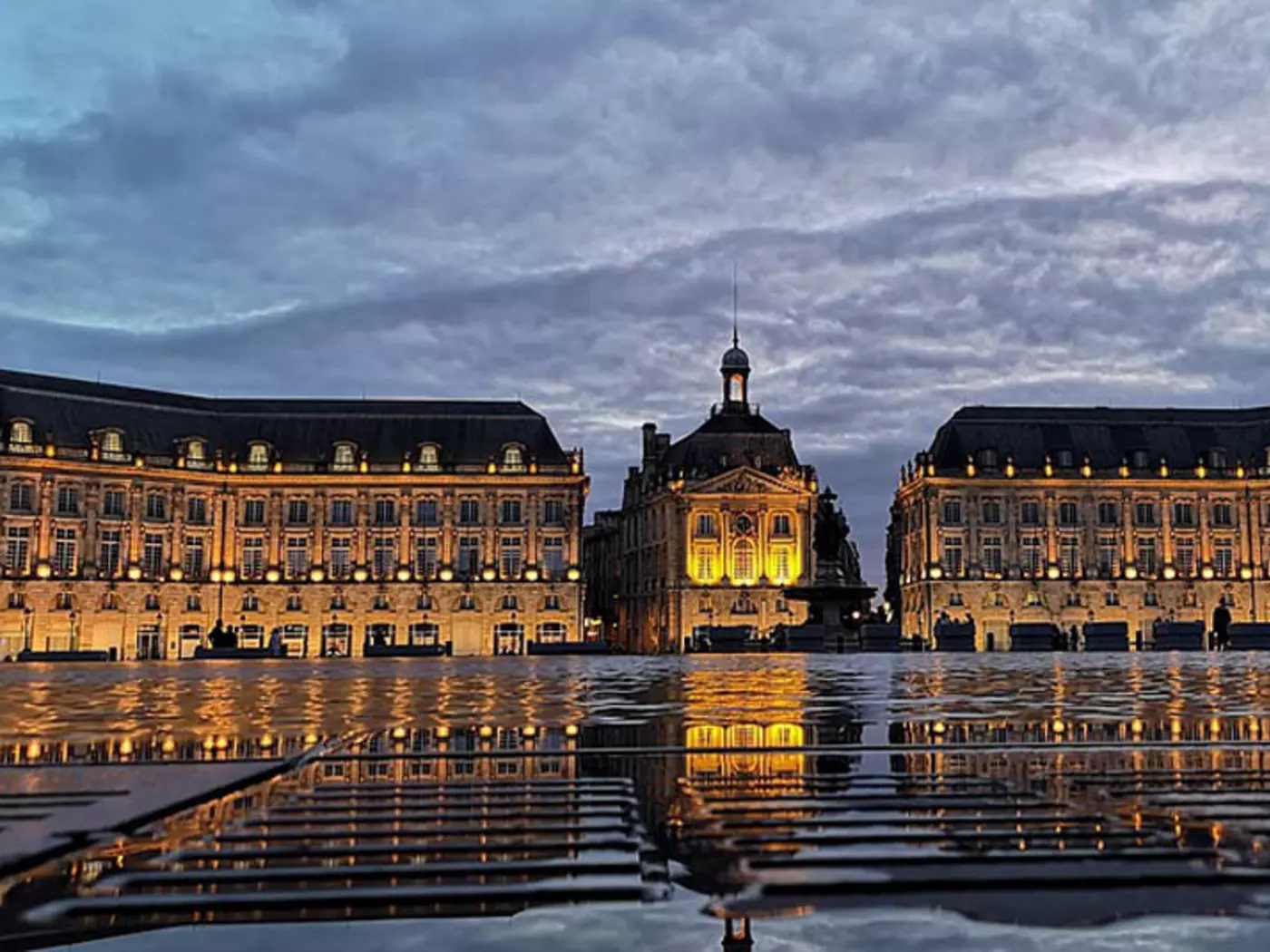Bordeaux's city centre has several shops, big stores and lots more all in the framework of an architectural ensemble of stone buildings