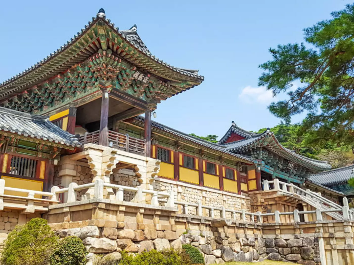 Bulguksa Temple was built during the 15th year of King Beopheung's reign