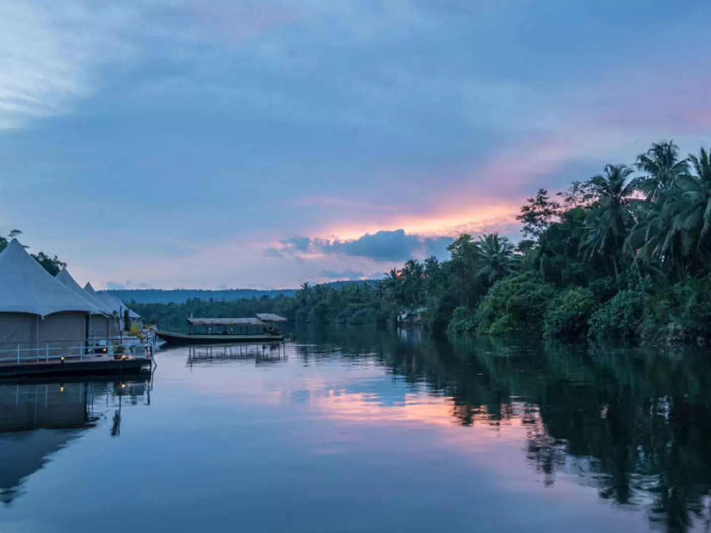 4 Rivers Floating Lodge