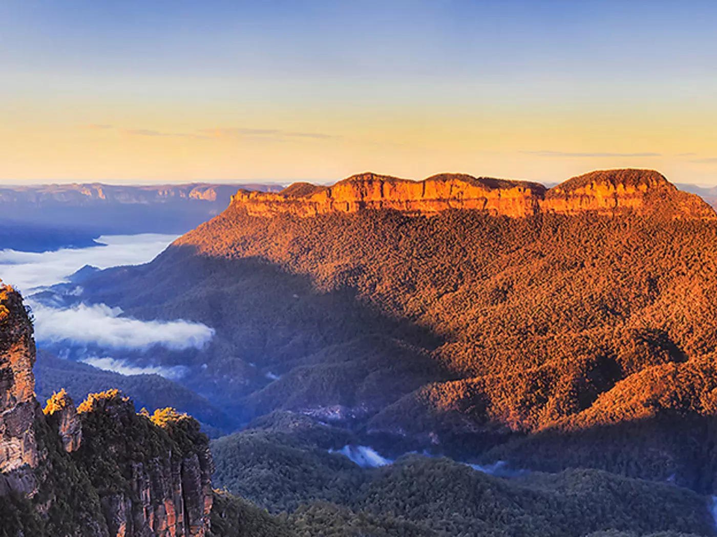 Framed by sandstone cliffs and bushlands The Blue Mountains are part of the Great Dividing Range