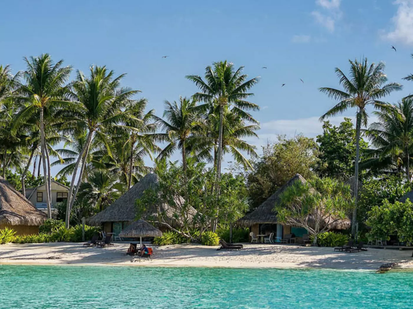Le Moana is located between Vaitape and Matira Point, two of Bora Bora's most beautiful beaches