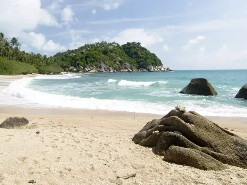 A typical beach on Koh Pha Ngan island and therefore a great choice for a Thailand vacation.