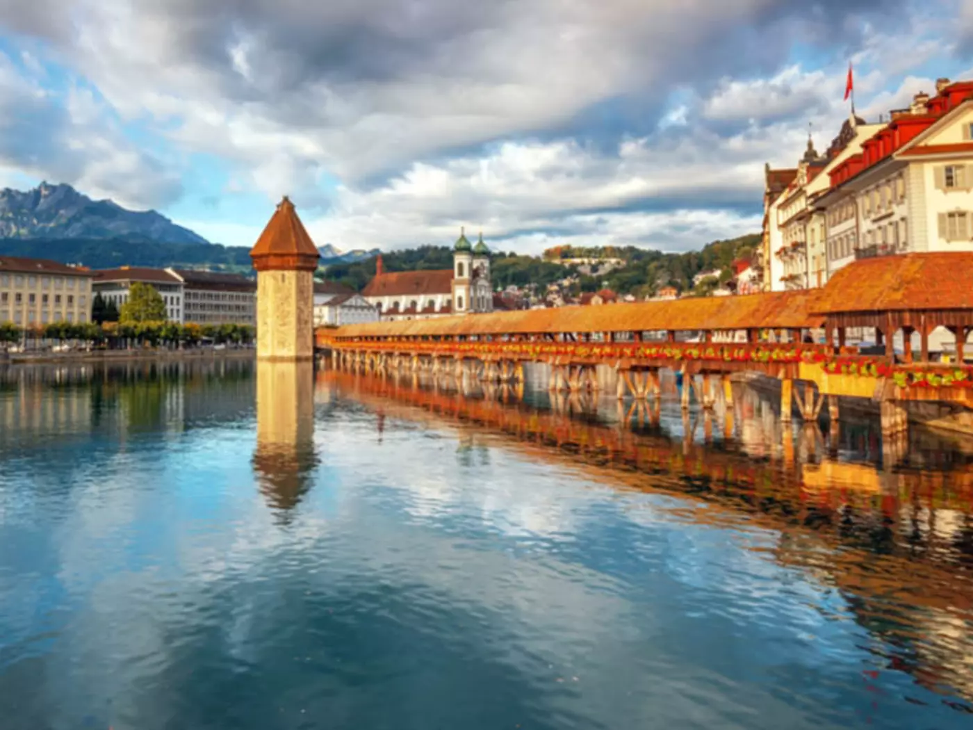 Complete with gable paintings, the covered, medieval Chapel Bridge forms the centrepiece of Lucerne’s townscape