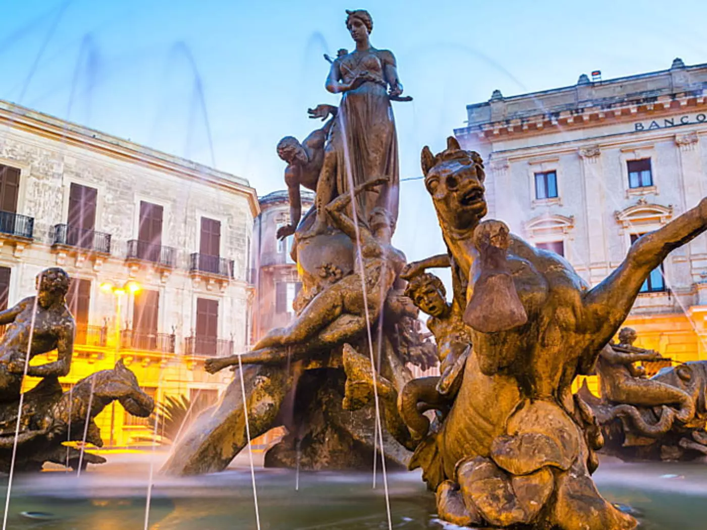 The Fountain of Diana sits at the centre of Siracusa’s Piazza Archimede