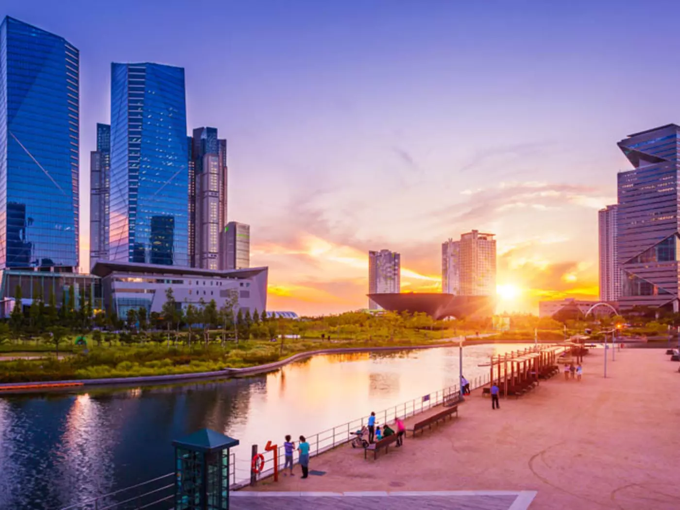 Seoul, Capital and largest city in South Korea is a modern metropolis