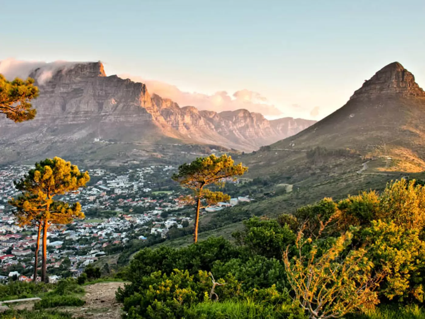 South Africa's oldest city, Cape Town enjoys a dramatic setting