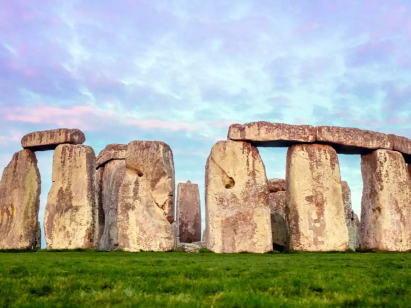 Stonehenge, a Bronze Age monument of the plains of Salisbury