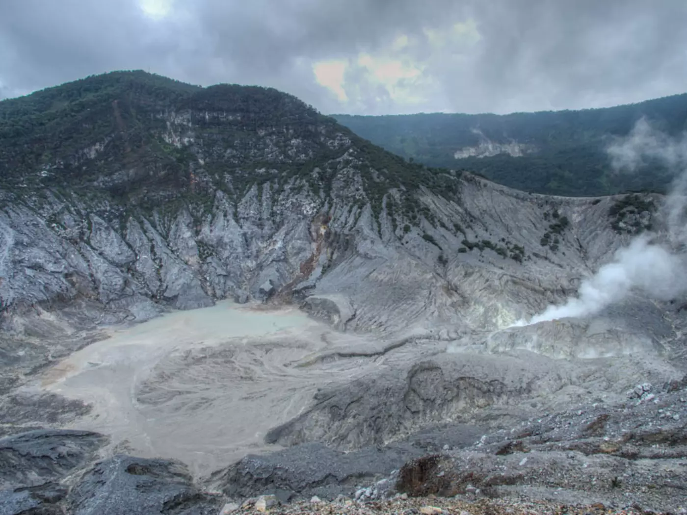 Tangkuban Perahu crater