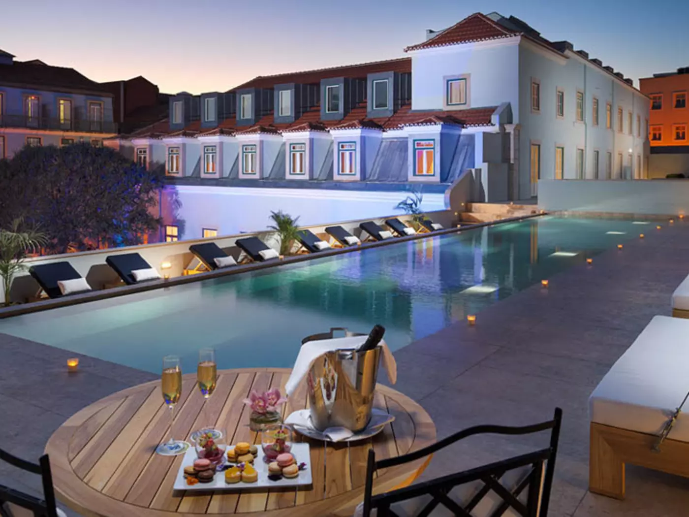 Housed in a 16th century building, The One Palacio da Anunciada offers elegant, contemporary living