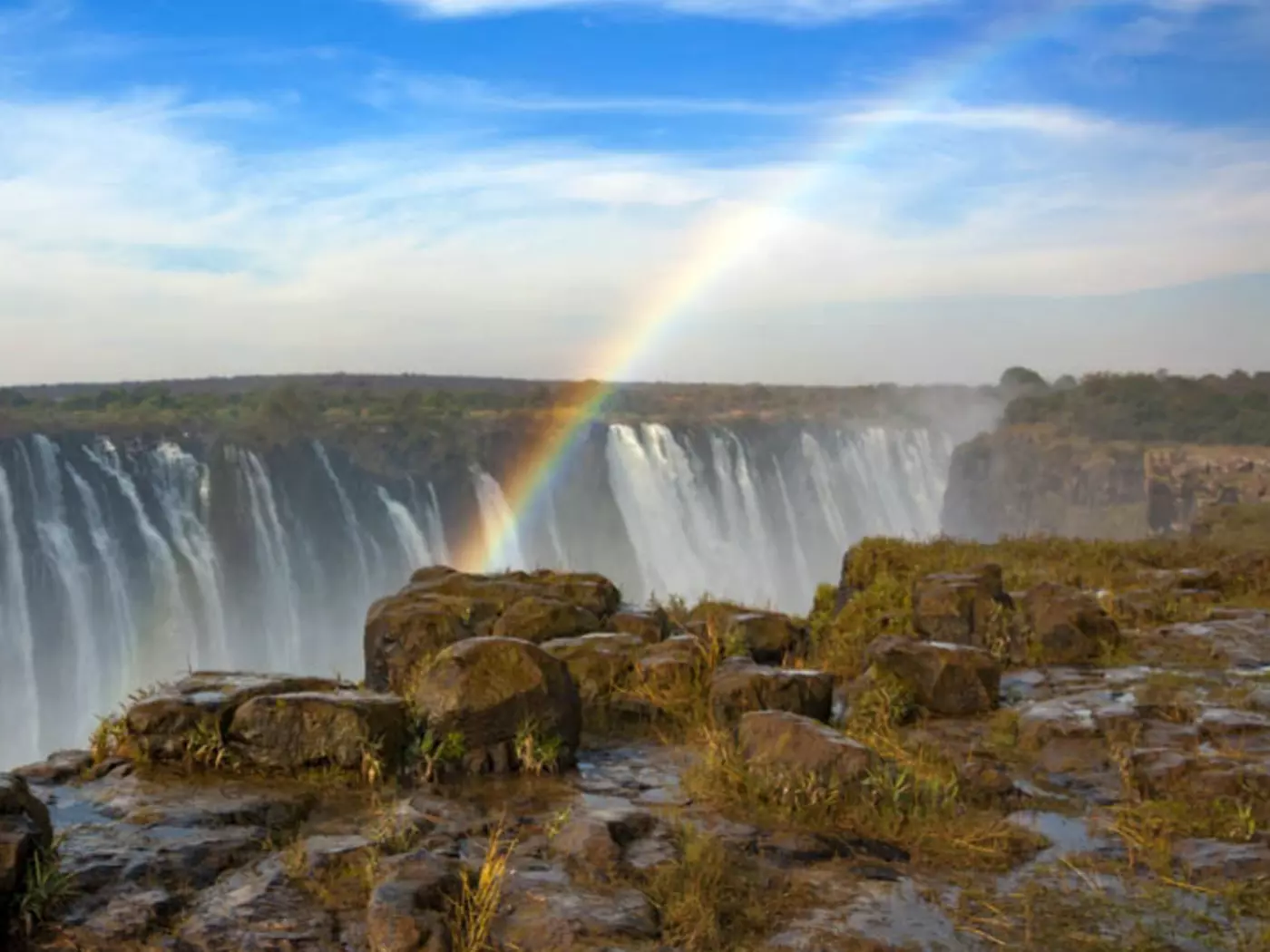 Victoria Falls Victoria Falls was described by the Kololo tribe living in the area in the 1800’s as ‘Mosi-oa-Tunya’ – ‘The Smoke that Thunders’