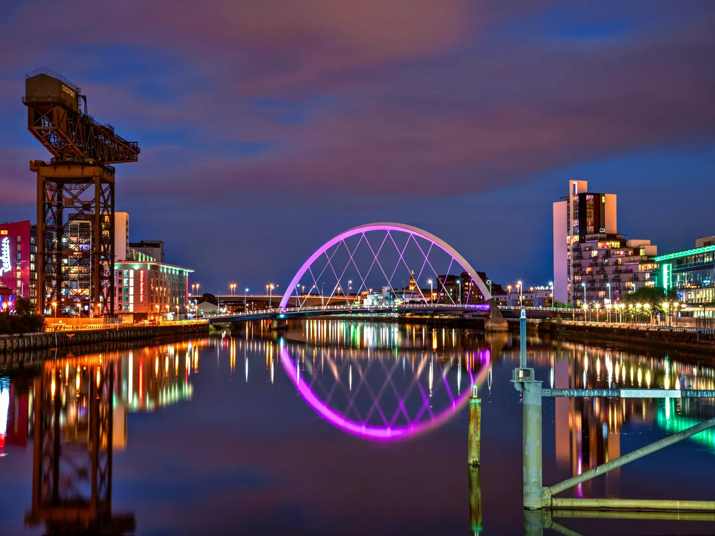 Explore Glasgow's nightlife 