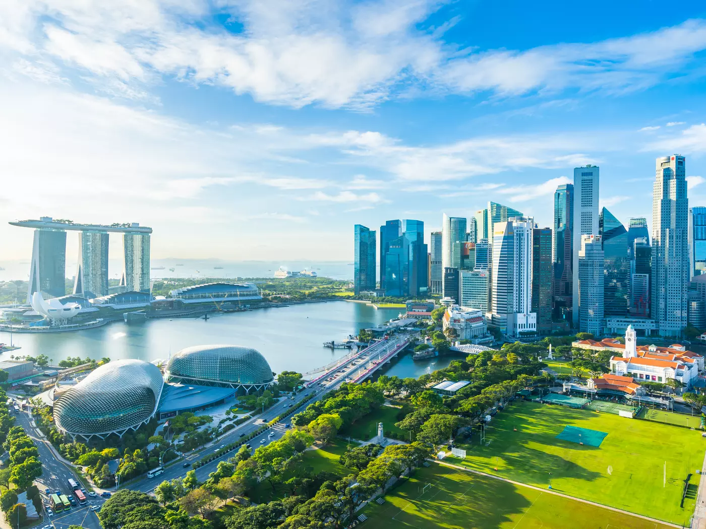 Explore the streets of Singapore