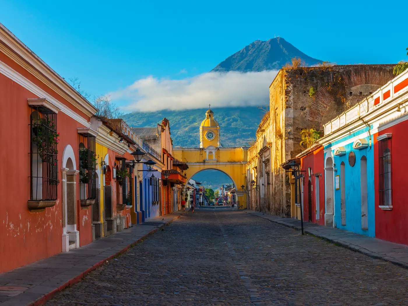 Wander the cityscape of Antigua 