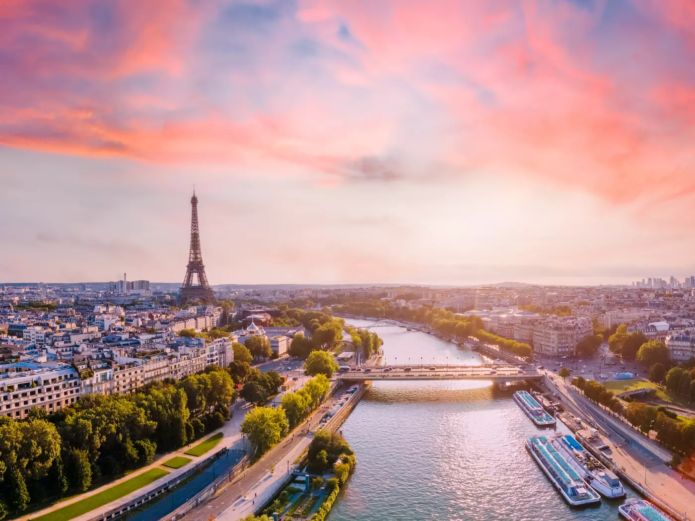 Cruise along the beauty of the Seine