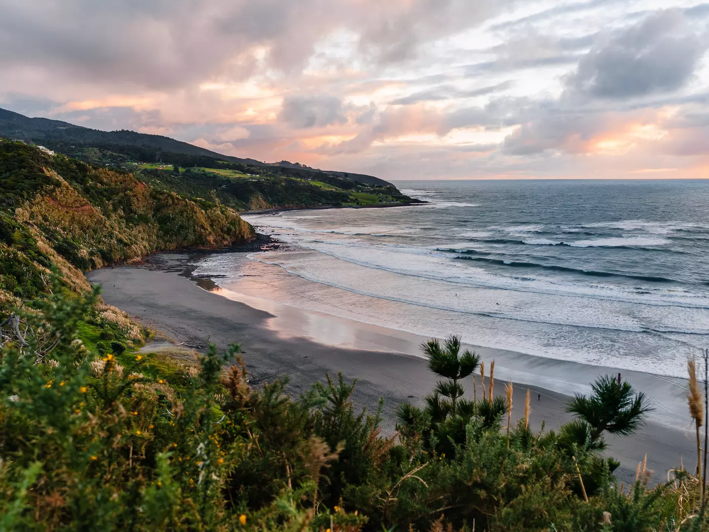 Ngarunui Beach Ngarunui Beach, Raglan, New Zealand