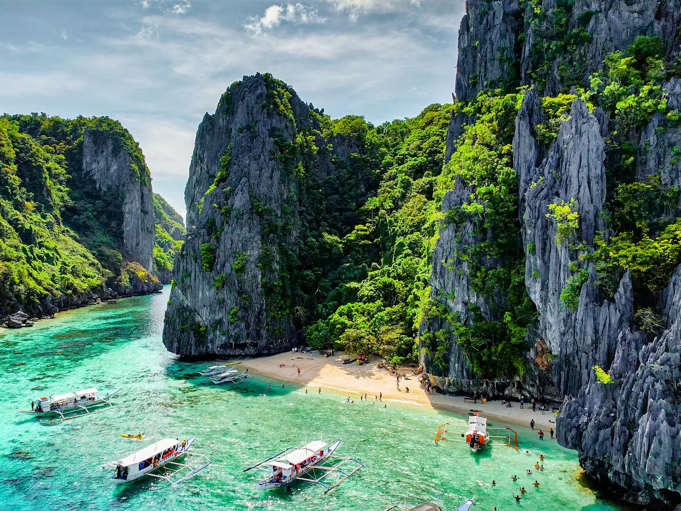 Crystal waters of El Nido