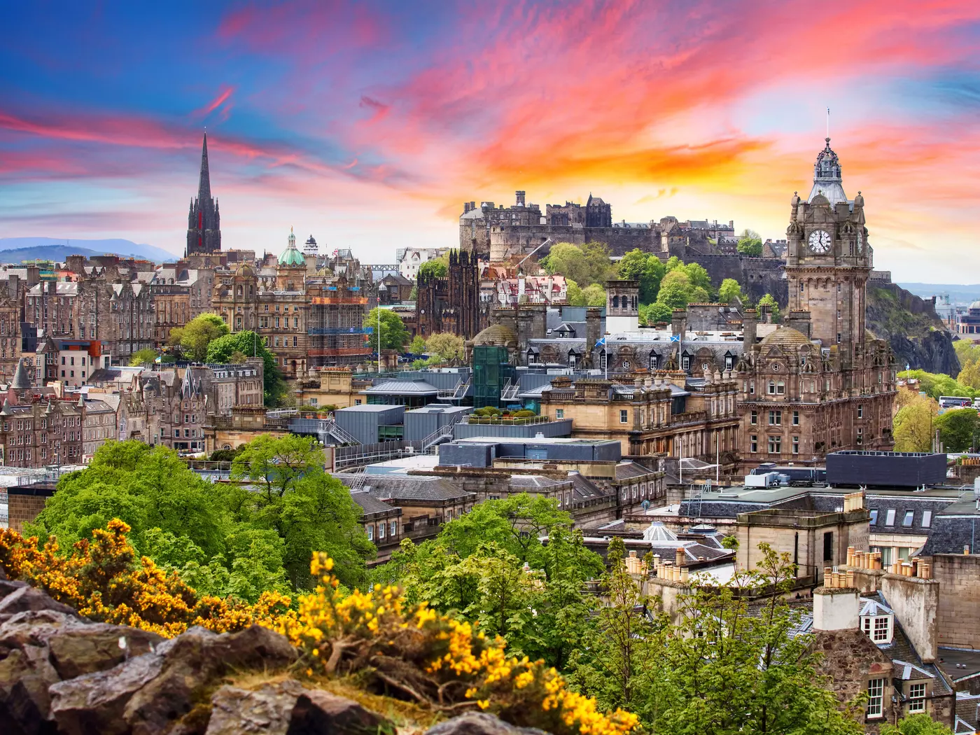 Stroll through the sunsets of Edinburgh