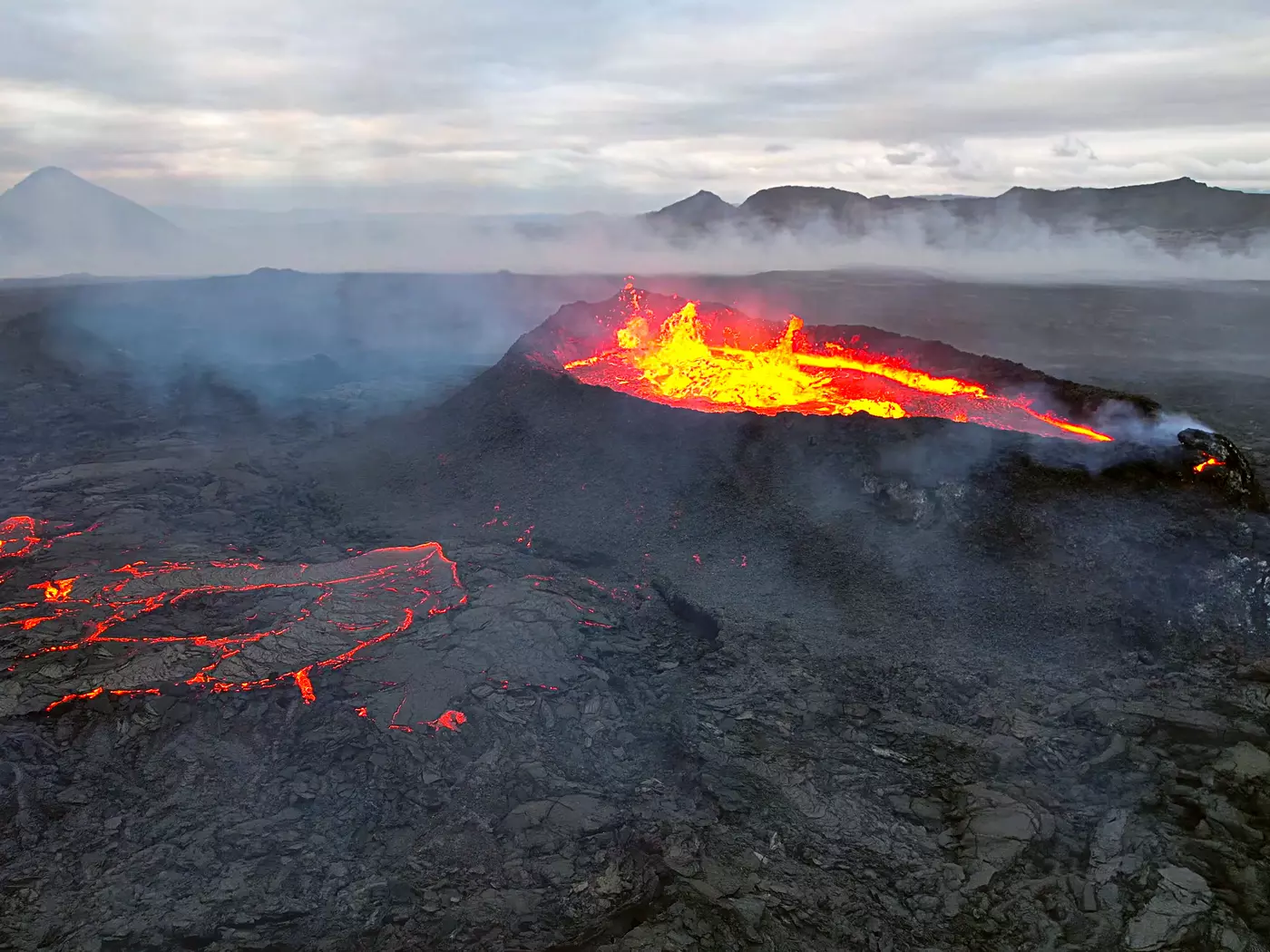  Active volcano, Litli - Hrutur
