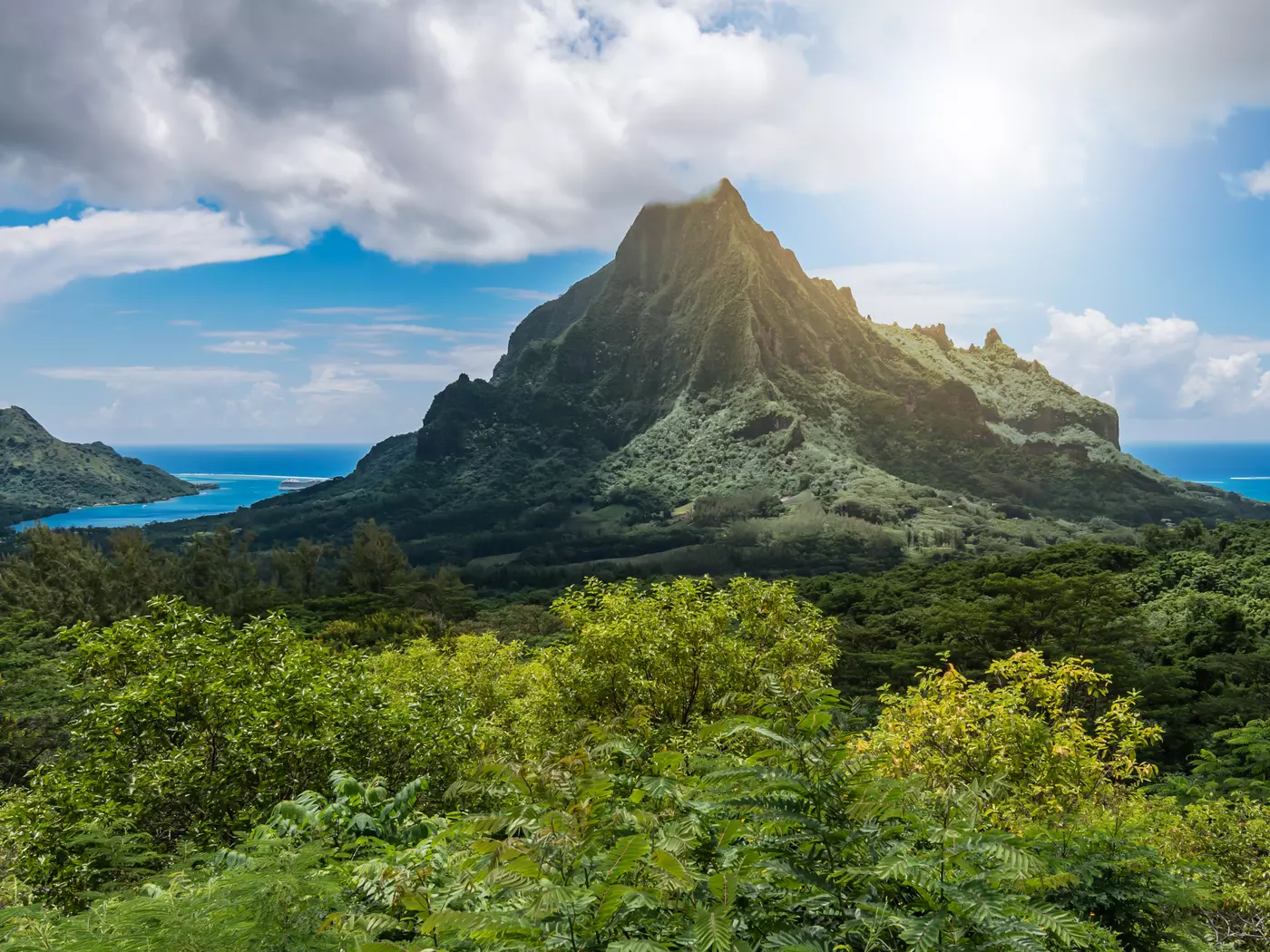 Cook's and Opunohu Bay, Moorea