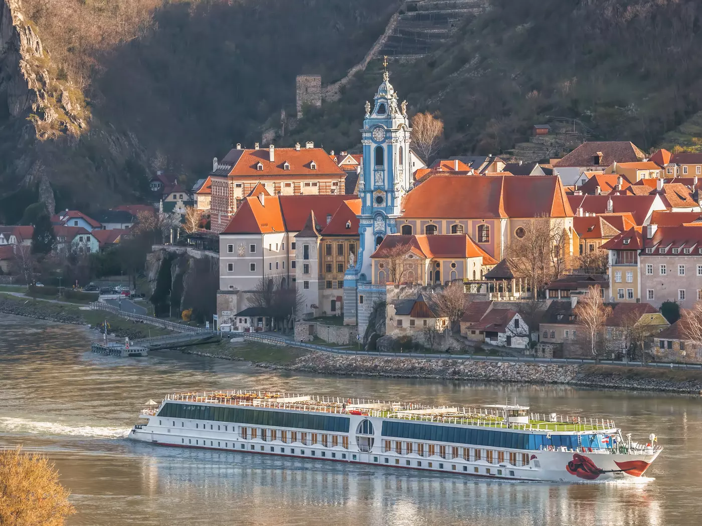 Cruise through Wachau Valley to Dürnstein