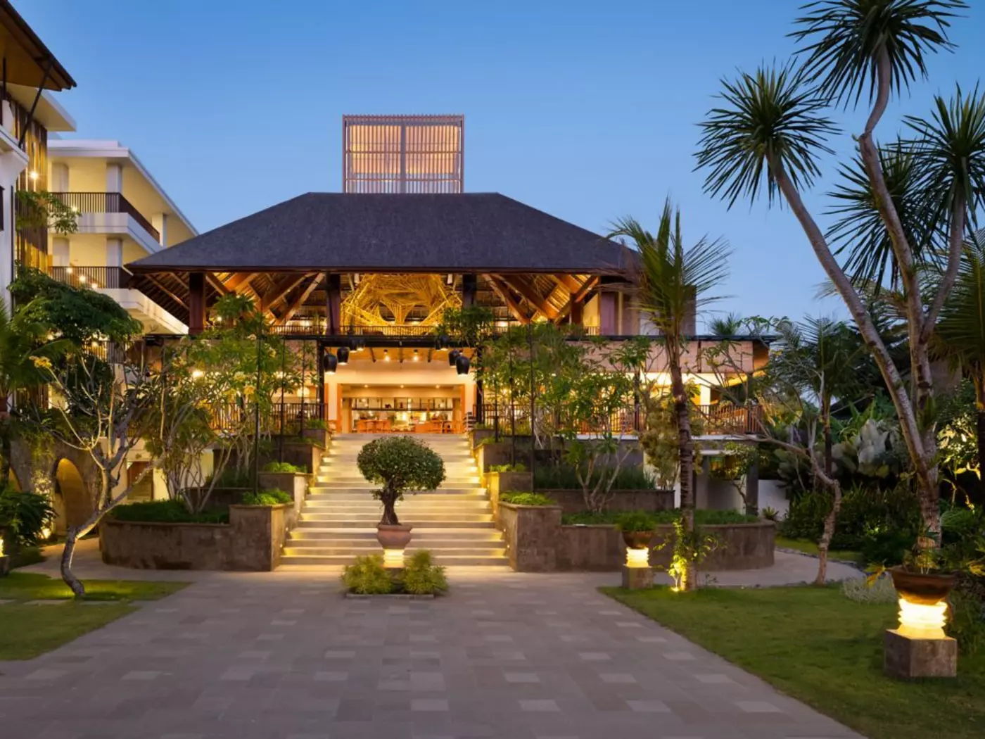 Enjoy luxury accommodation throughout your tour