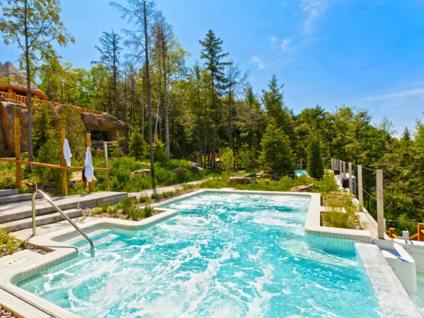 GEOS Les Bains Spa Hot Tub, Hotel Sacacomie