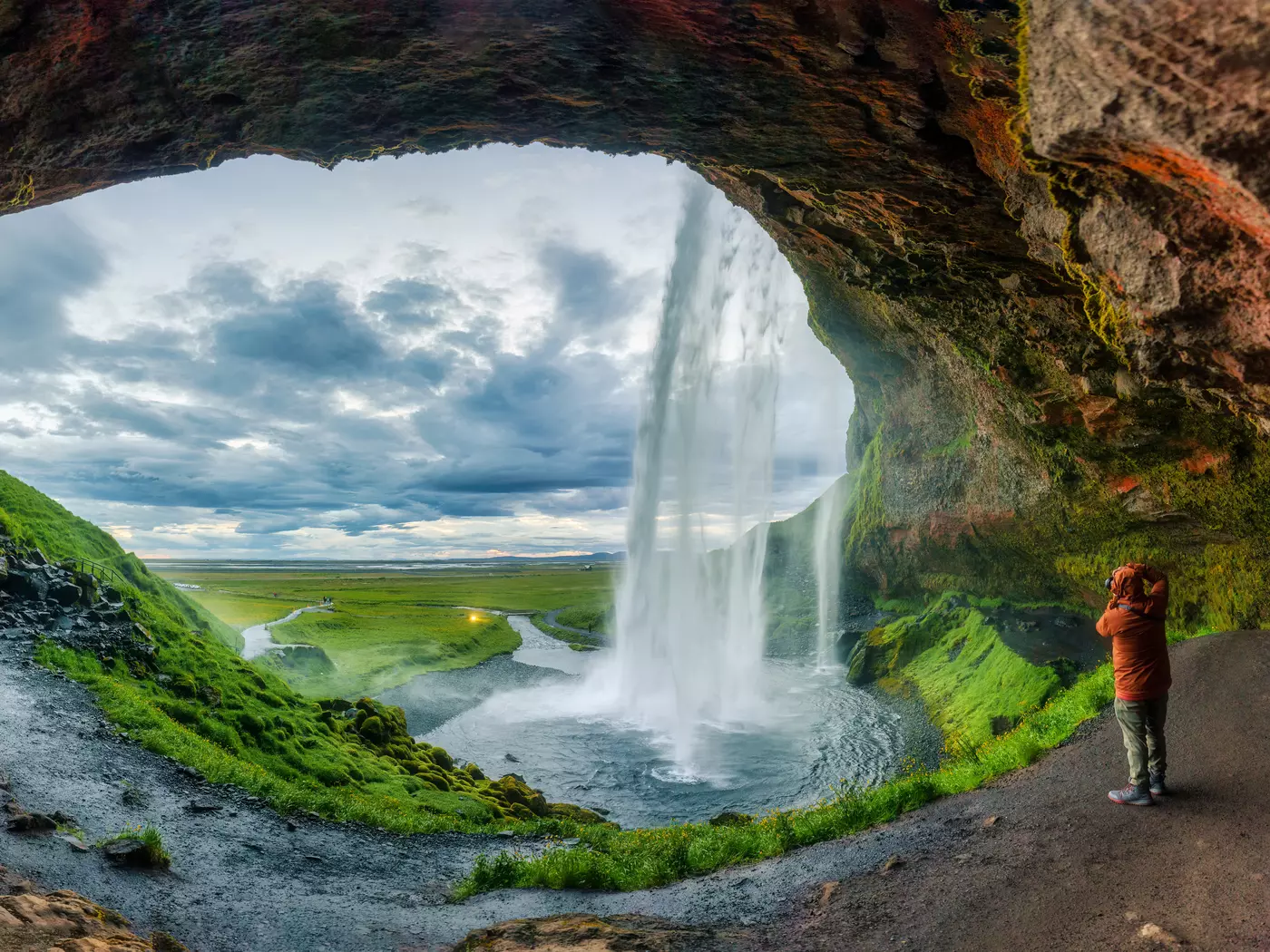 Seljalandsfoss waterfall