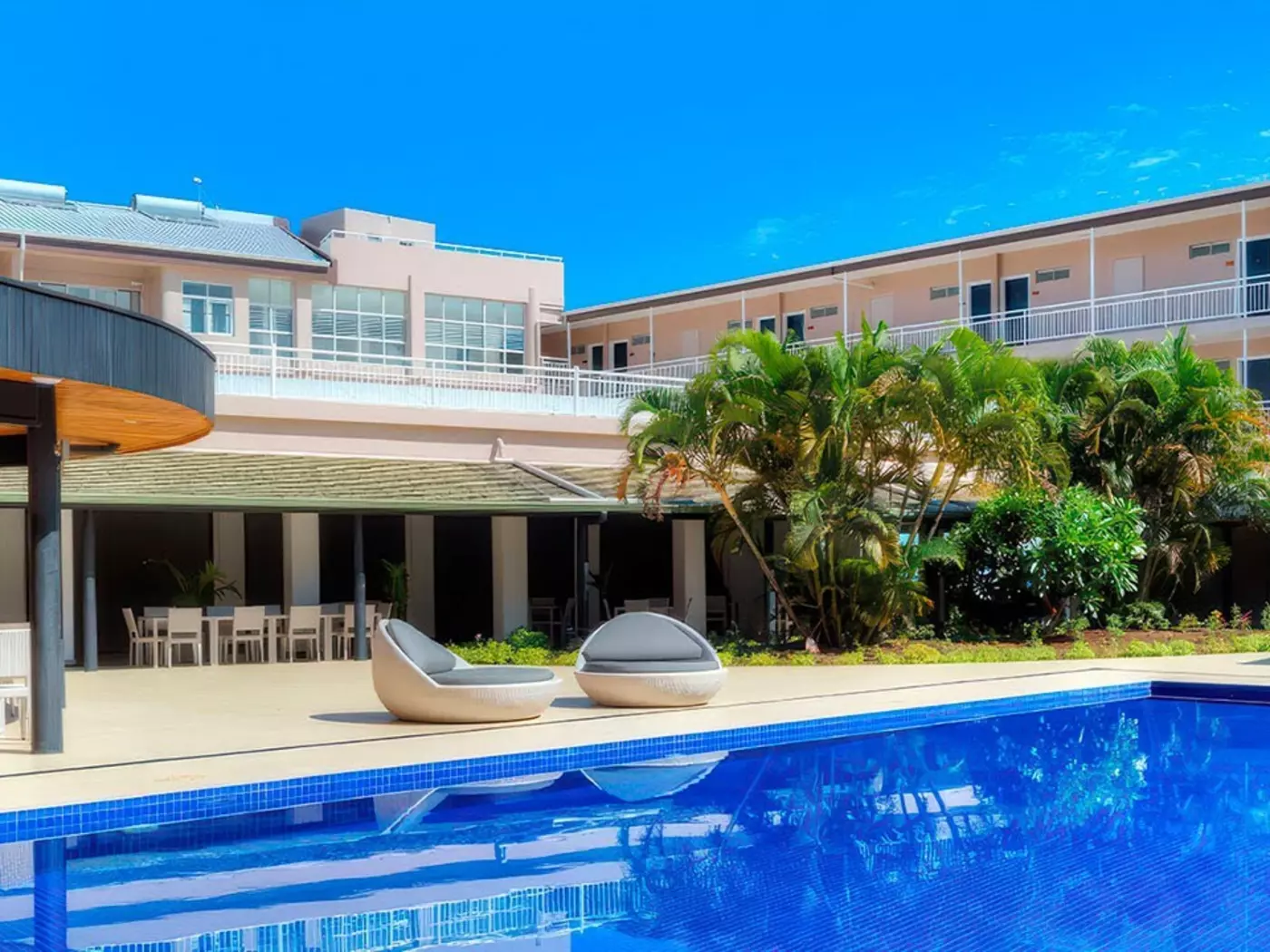 Tanoa International Dateline Hotel