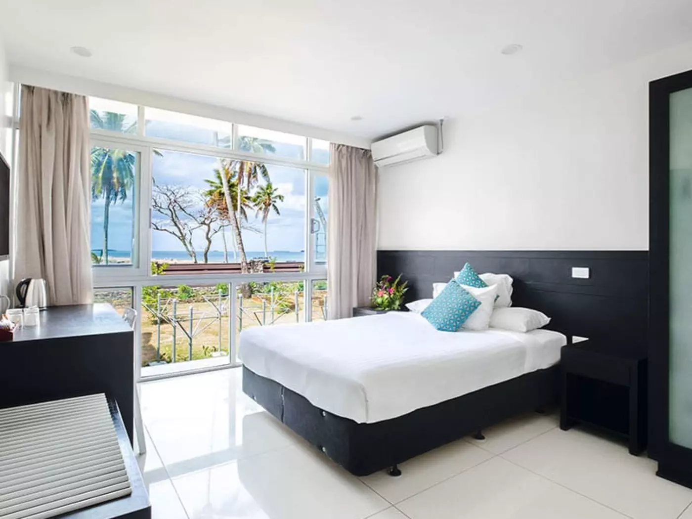 Tanoa International Dateline Hotel room