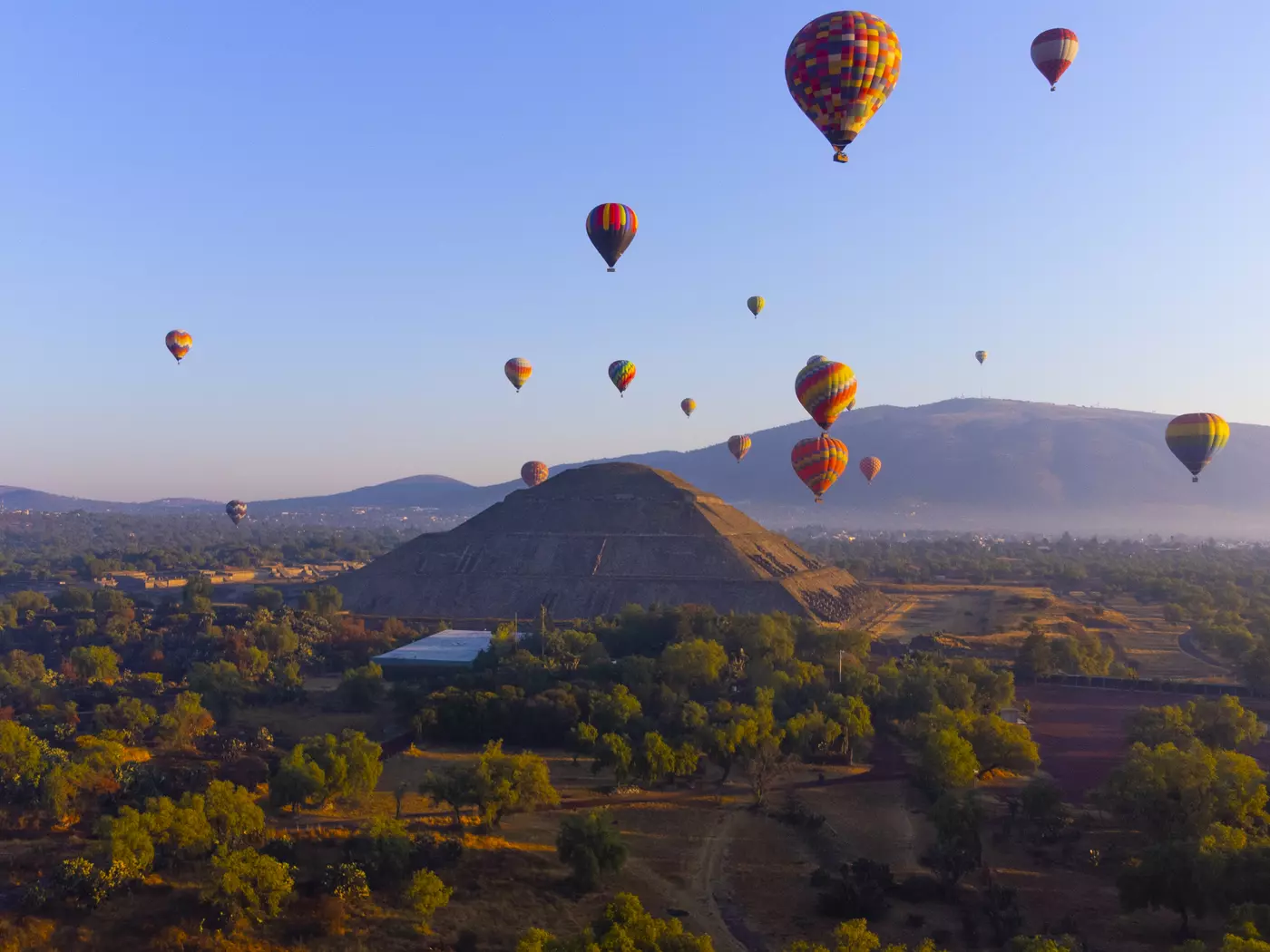 Ballooning over the Teotihuacan Pyramid