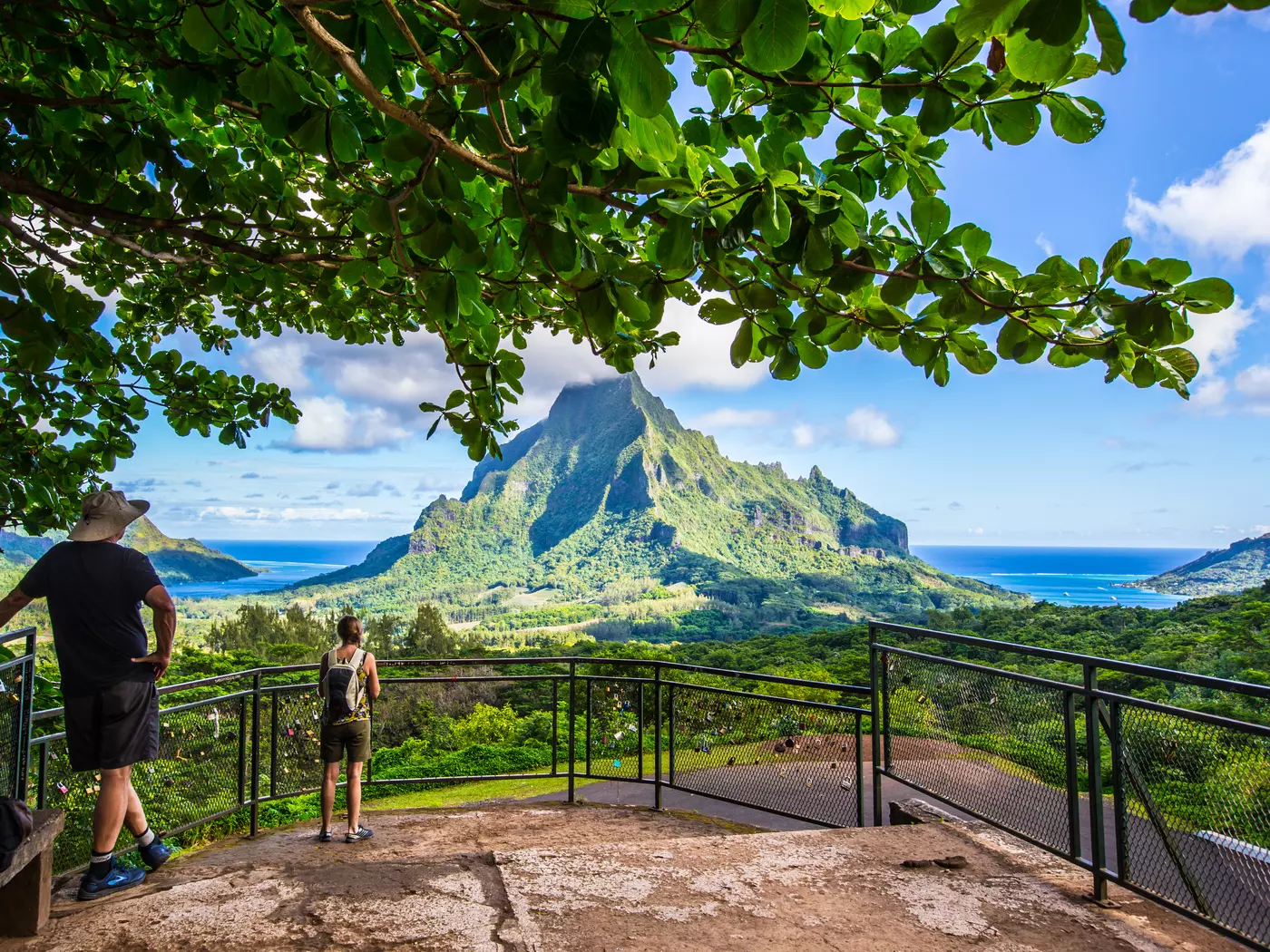 Lookout over Opunohu Valley, Moorea
