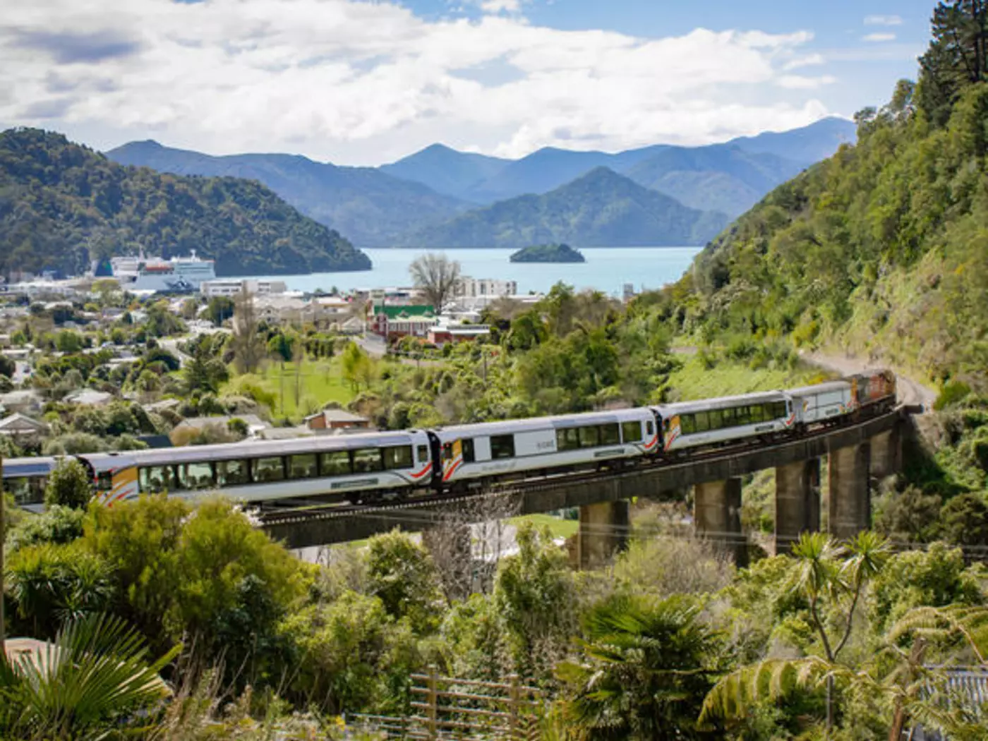 Coastal Pacific train in Picton