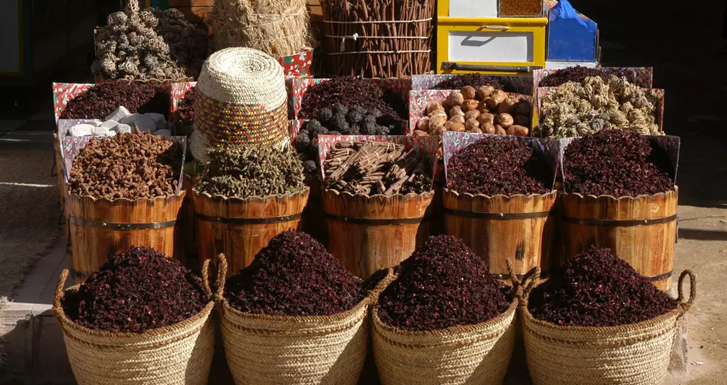 Baskets with traditional Egyptian spicy tea are often a great photo opportunity while on you Egypt vacation. Baskets with traditional Egyptian spicy tea are often a great photo opportunity while on you Egypt vacation.