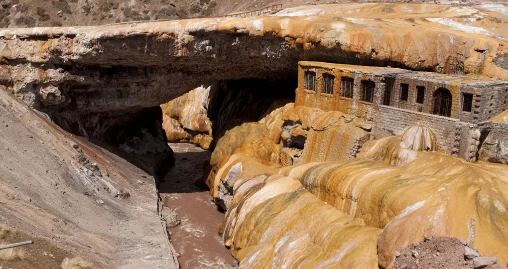 The bridge of the Inca's makes a great photo opportunity during your Mendoza tour