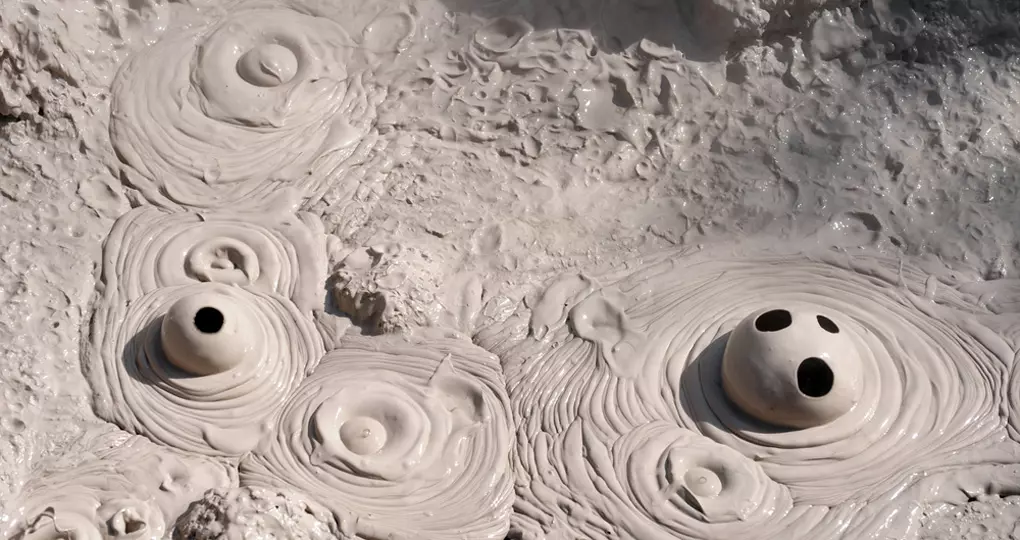 Mud pool in Wai-o-tapu thermal wonderland is an ideal photo opportunity on your New Zealand vacation.