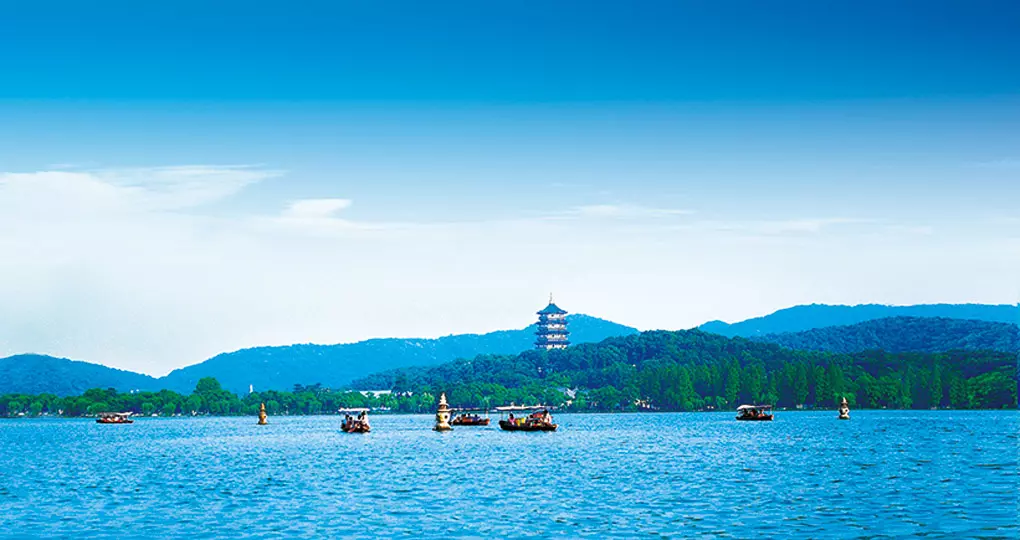 A panoramic view of West Lake and on most China tours it is an ideal place to take photos.