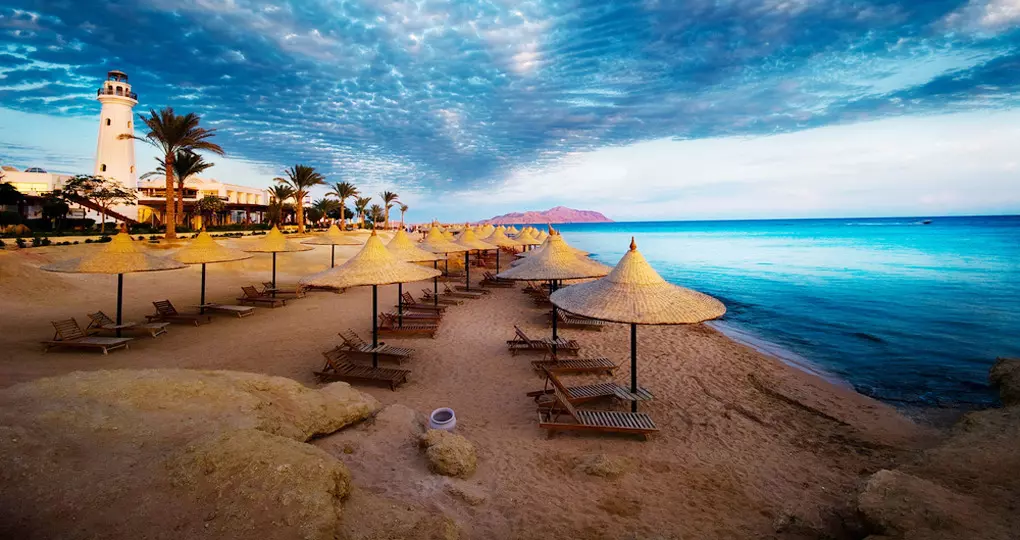 Expect a turquoise coloured ocean while on Sharm el Sheikh tours. Expect a turquoise coloured ocean while on Sharm el Sheikh tours.