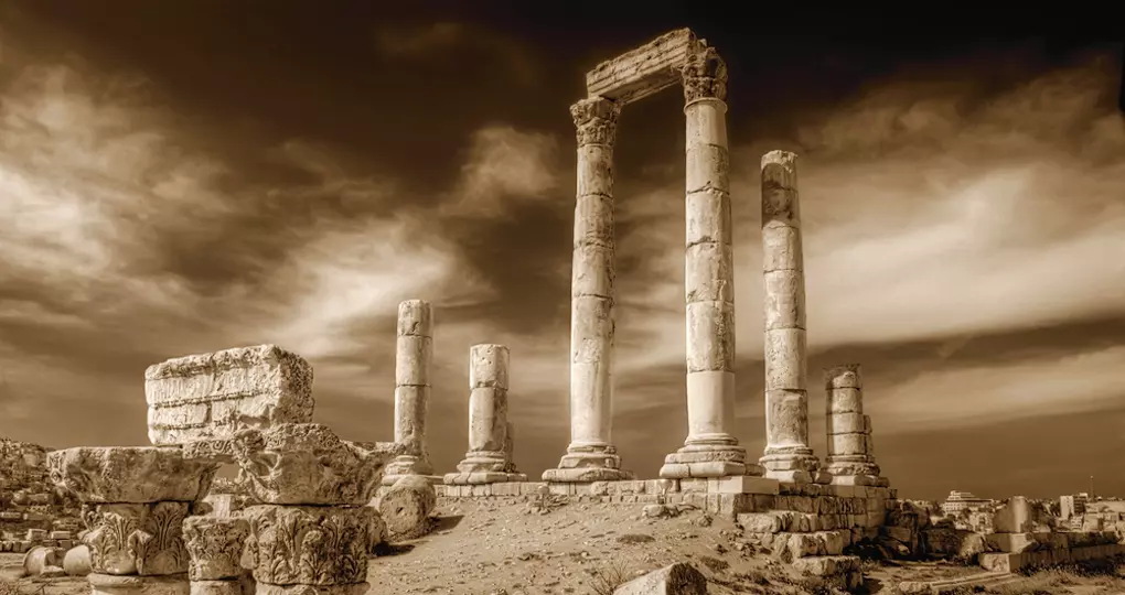 Temple of Hercules is a great photo opportunity while on your Jordan vacation. Temple of Hercules is a great photo opportunity while on your Jordan vacation.