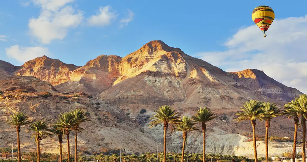 Beautiful bright balloons near the Dead Sea Beautiful bright balloons near the Dead Sea