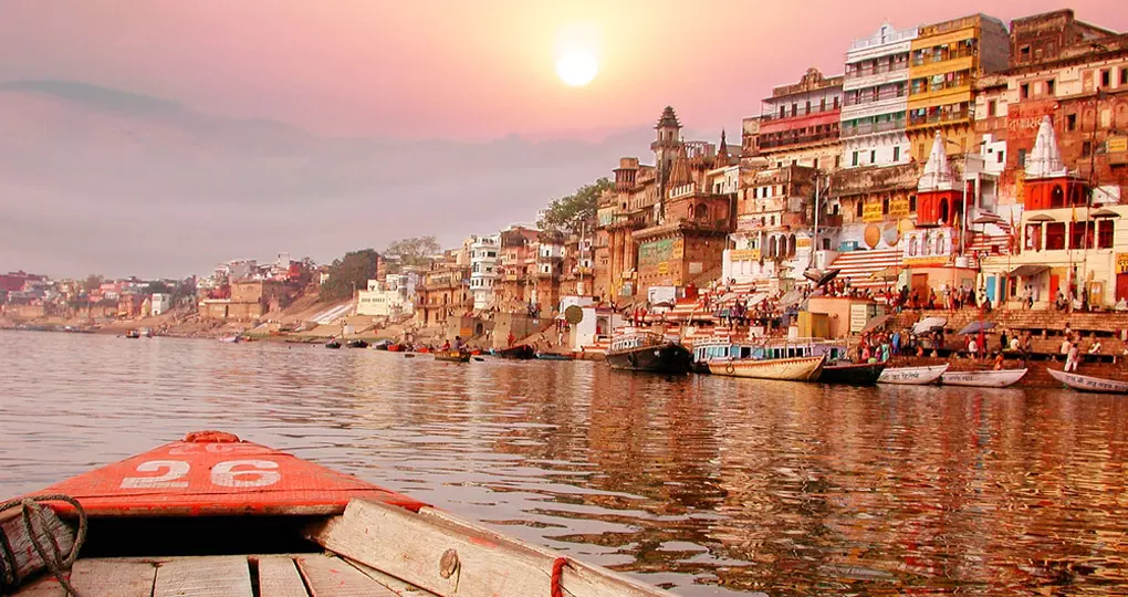 Sunsets over the river bank on the Ganges River is an ideal photo opportunity on India tours. Sunsets over the river bank on the Ganges River is an ideal photo opportunity on India tours.