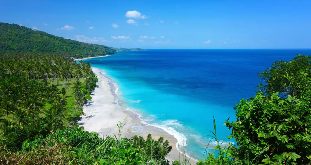 The clear water of a tropical lagoon and a white beach