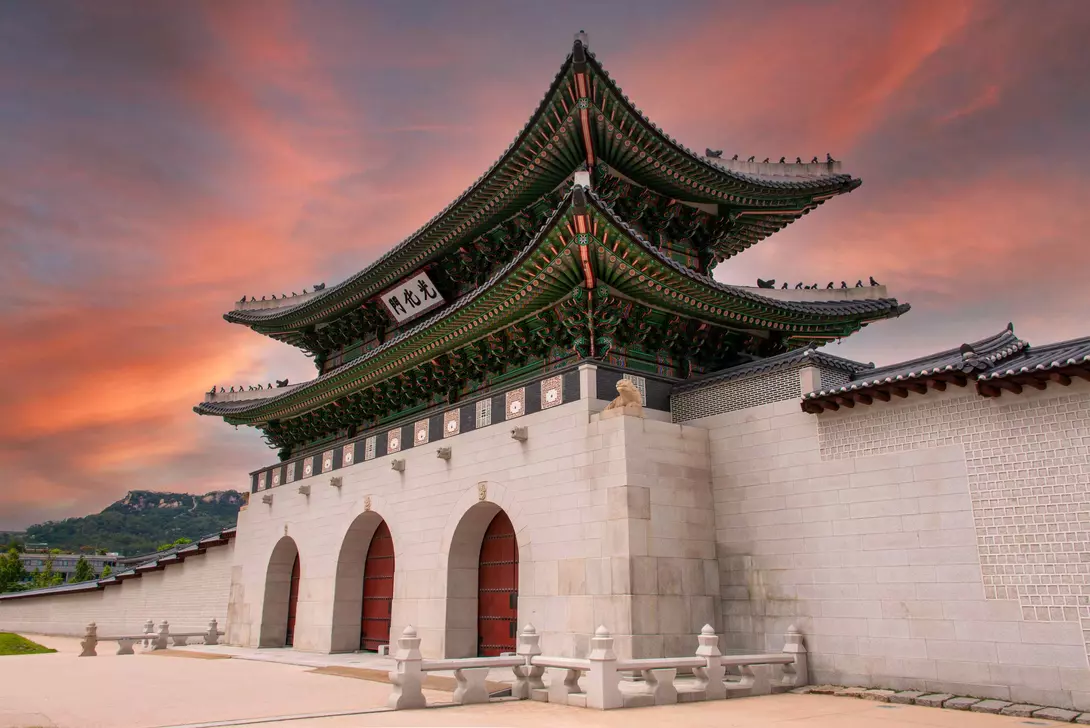 Main entrance gate to the Gyeongbokgung Palace in Seoul