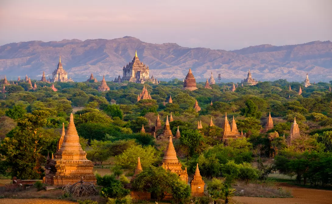 Bagan is an archaeological zone of more than 2,000 ancient pagodas, built in 11th centuries during the rise of Bagan empire