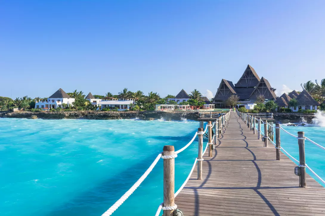 Embrace leisure and luxury at these seaside resort amenities.