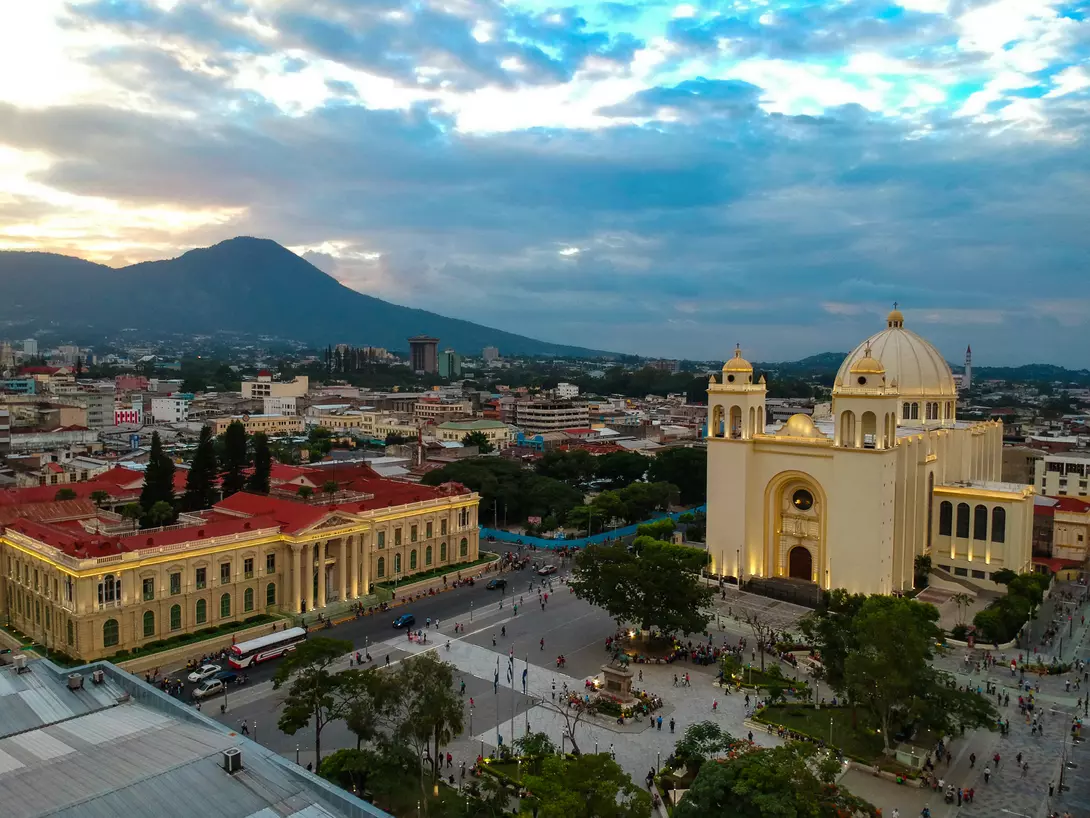 Catedral Metropolitana y Palacio Nacional, San Salvador