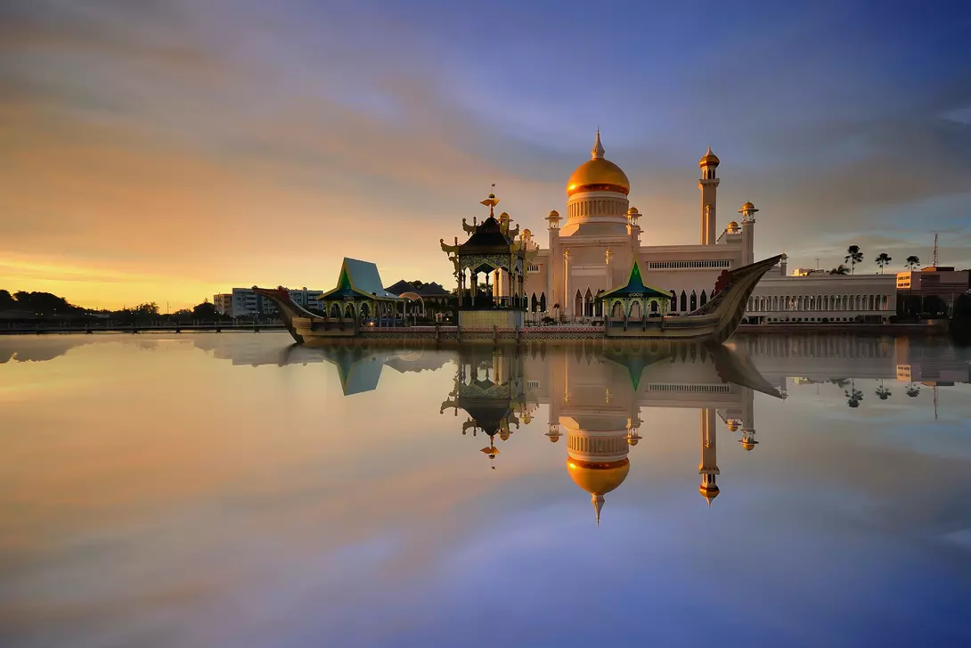 Sultan Omar Ali Saifudding Mosque, Brunei